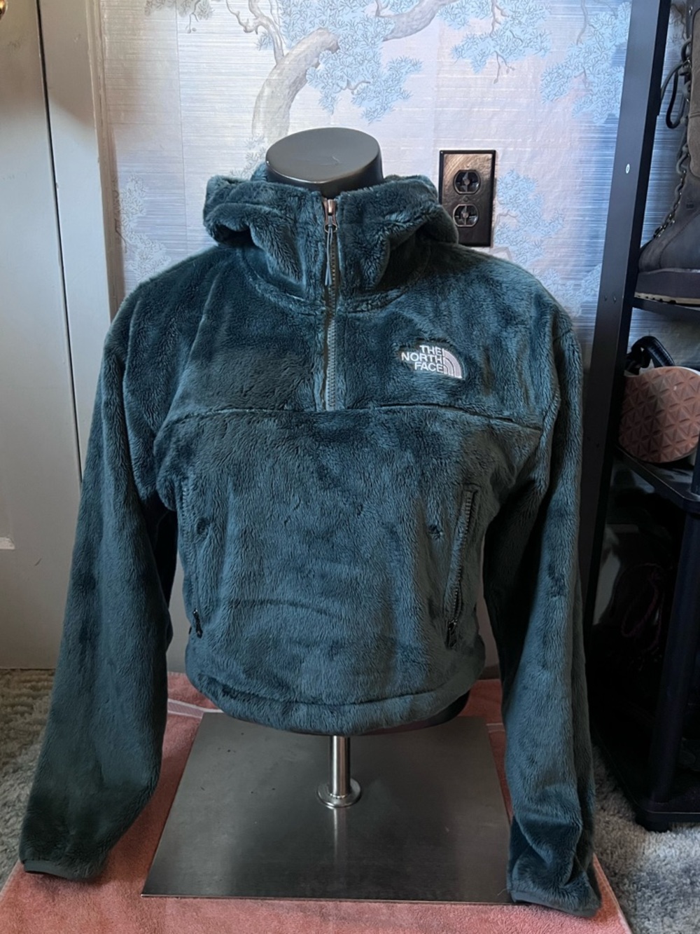 The North Face Hooded Osito Crop Pullover
